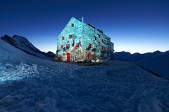 Britannia Hut, Alpenglühn